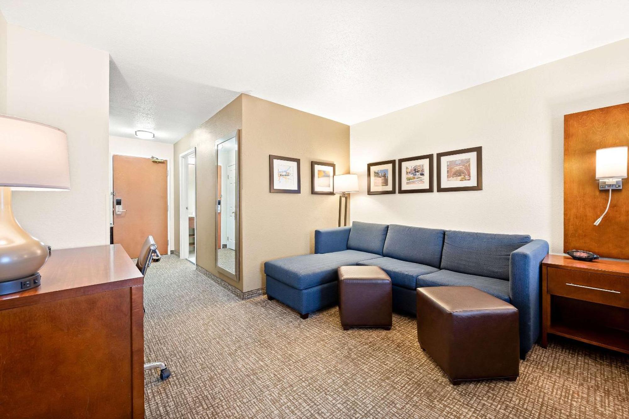 Hotel Comfort & Decatur-forsyth Forsyth